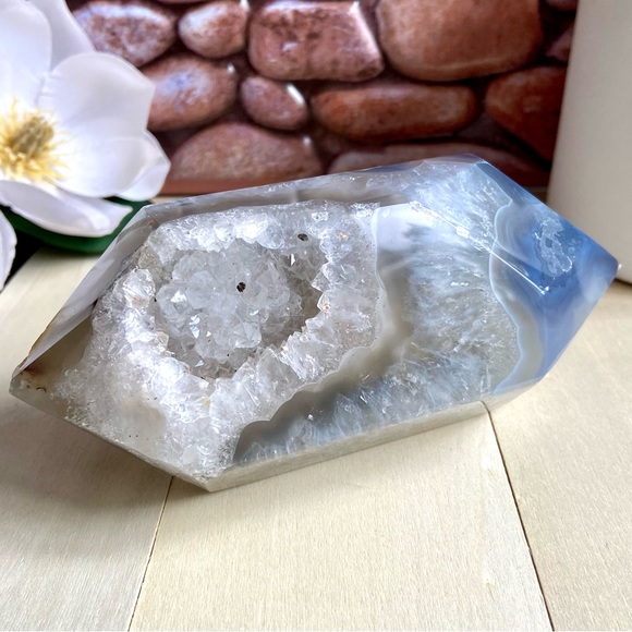 Large Double Terminated Agate Point with Druzy Pocket - Picture 2 of 8